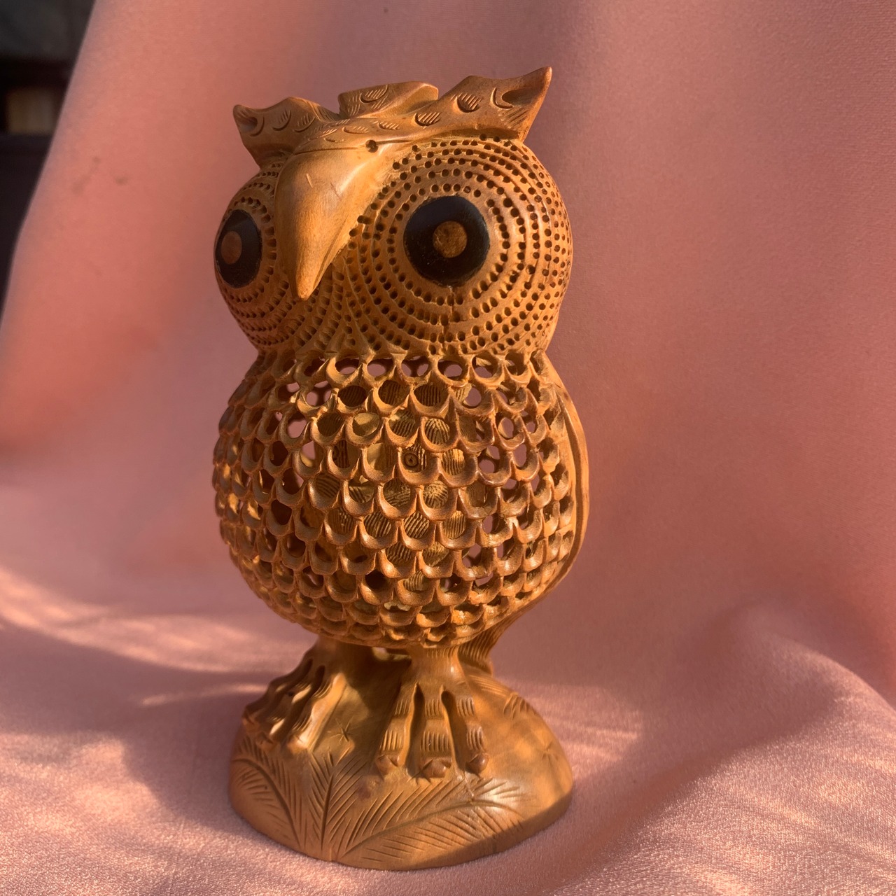 インド香木老山白檀透かし彫りが フクロウ黒檀象嵌① | 白檀や 