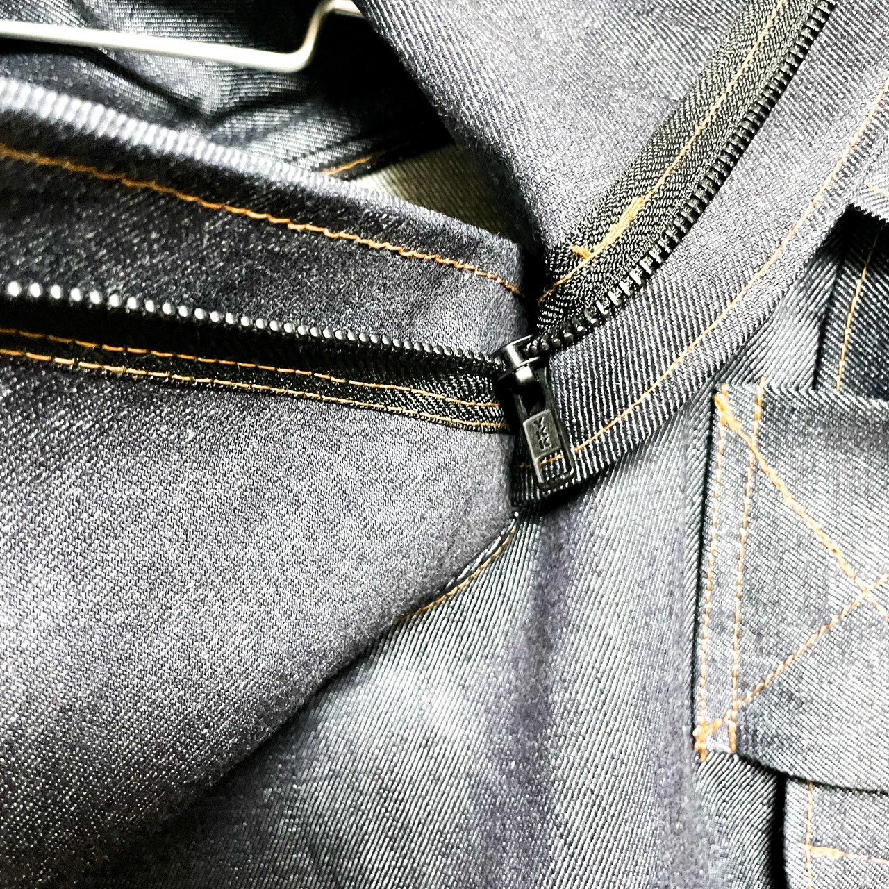 UNFINISHEDデニムボンテージトップス