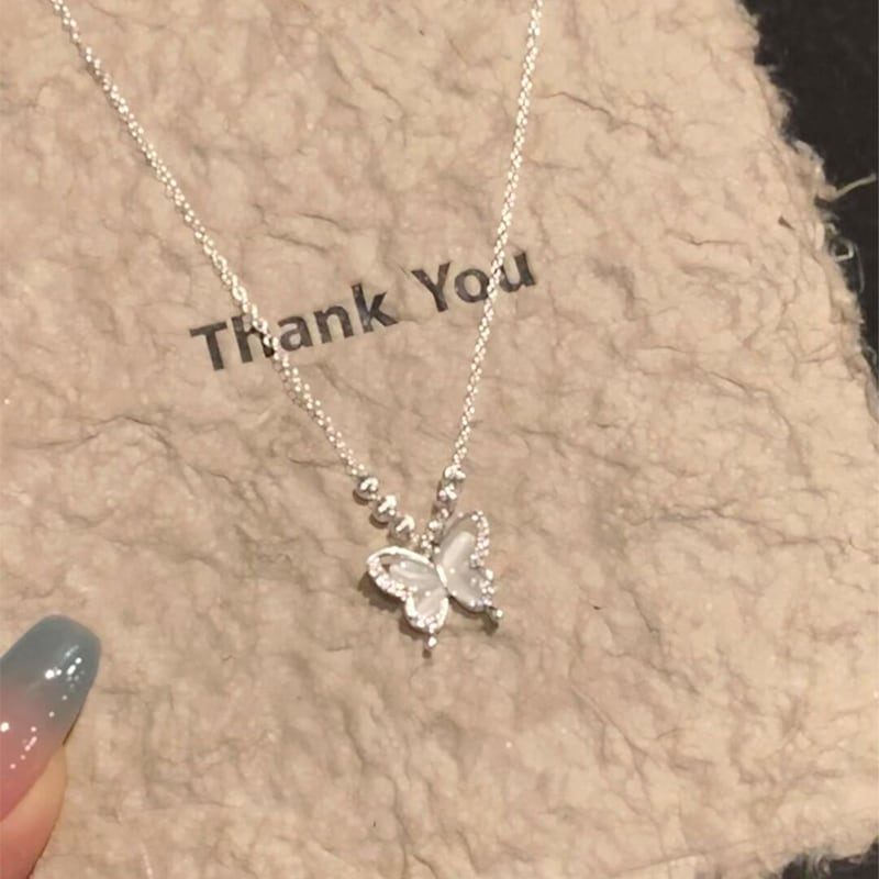 light猫目石の蝶々ネックレス