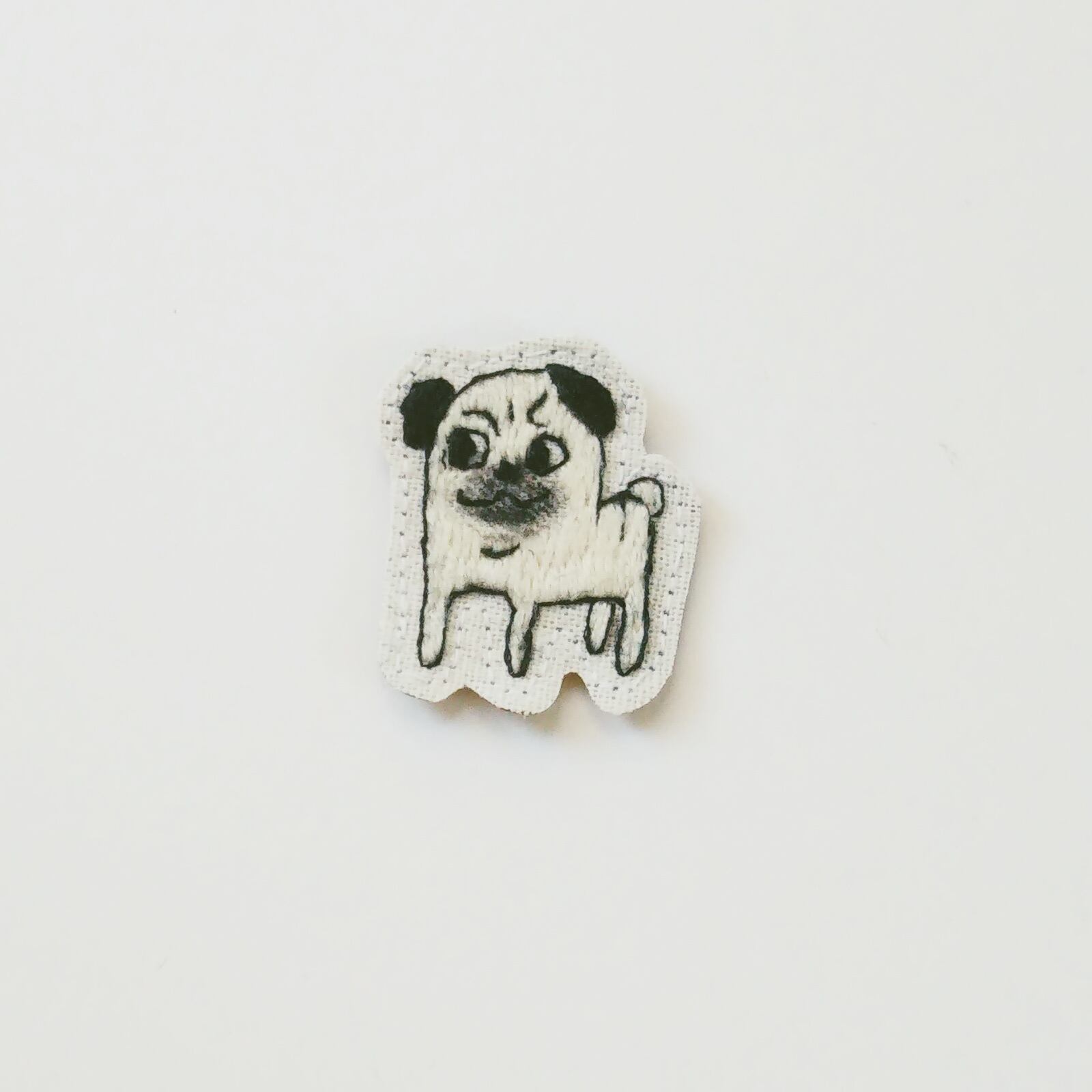 パグちゃんの犬刺繍ブローチ♥