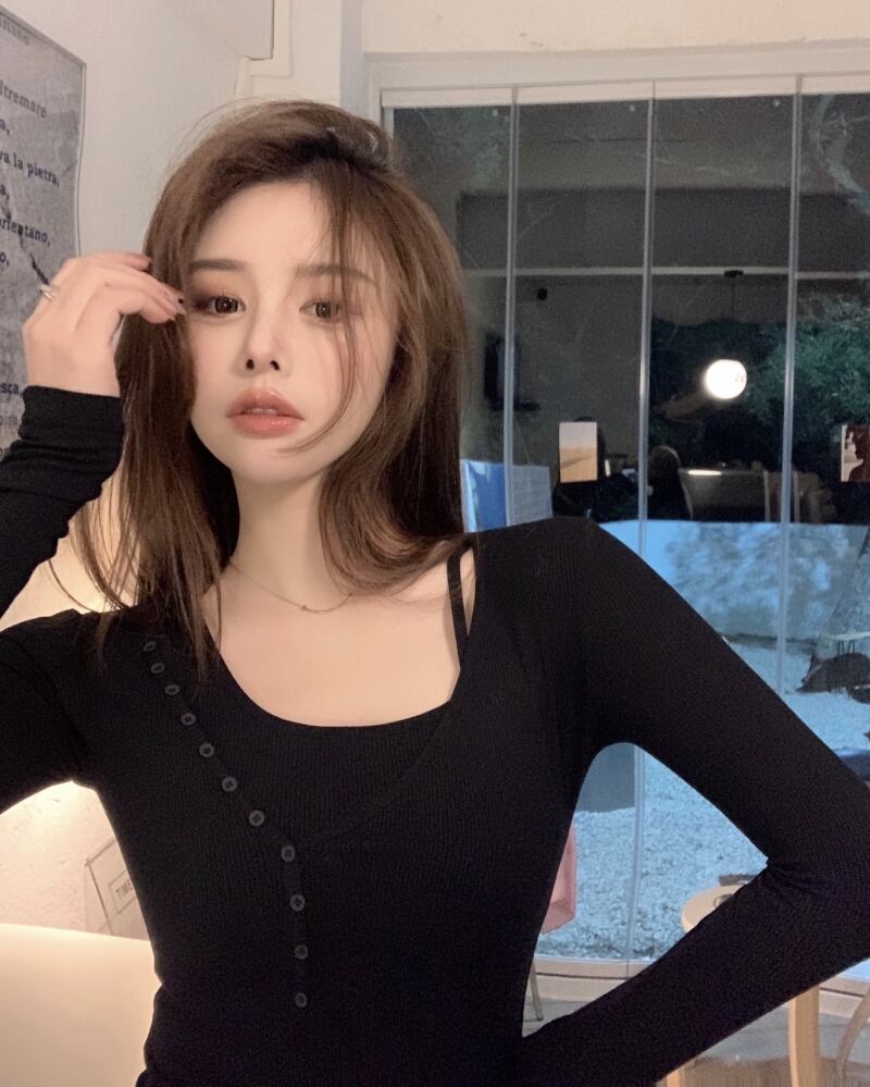 Tシャツ シャツ ショートブラックスプリングブラウス ロング 春物 ブラックストロベリース46888880061