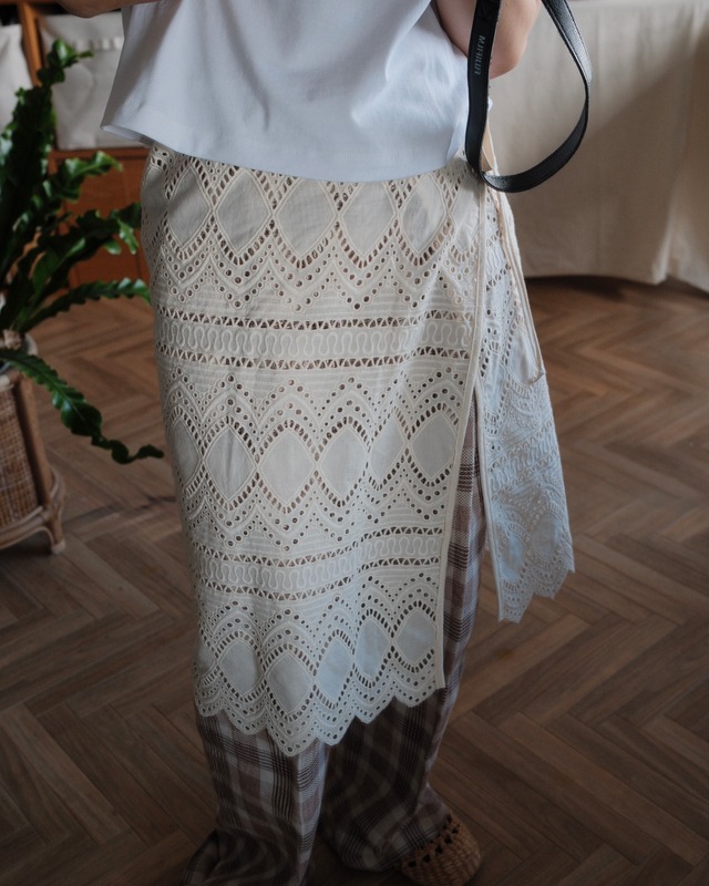 Cutwork lace apron <Triangle>