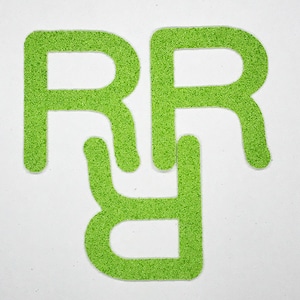 切り文字　A&Cペーパー　パルプロックPBR‐006（グリーン）　粘着付　ローマ字「R」