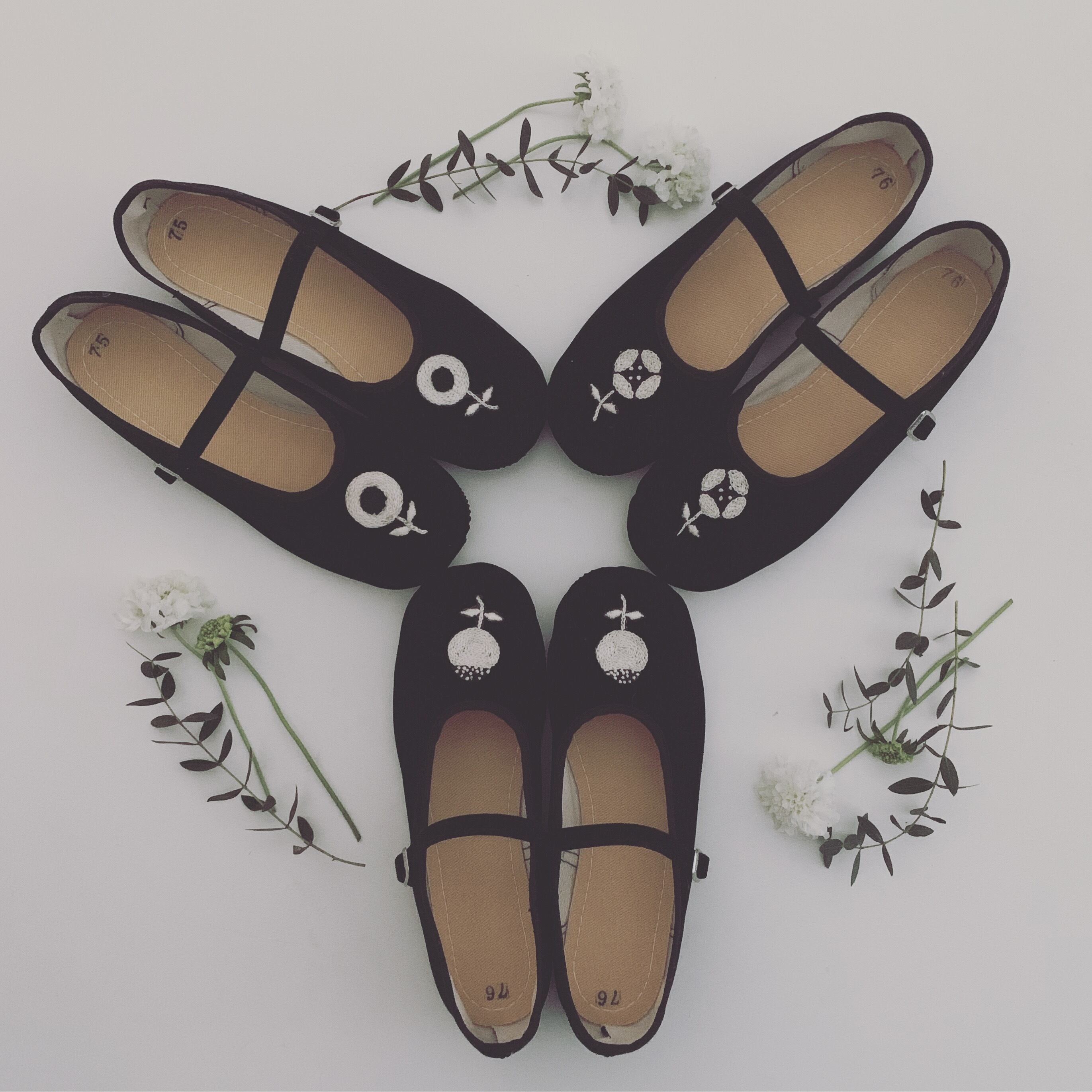 受注販売 お花の手刺繍チャイナシューズ トントンちくちく