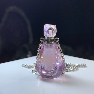 1.可愛いほんのりアメトリン・ミニ香水瓶