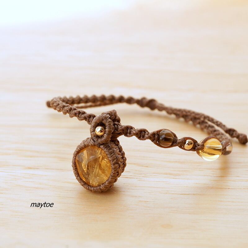シトリンのチャーム風マクラメブレスレット