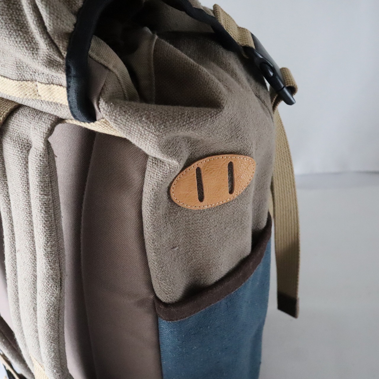【Deadstock Item】バックパック / Top-flap Draw Backpack / アッシュグレー&ネイビー×バーガンディ・ボトム