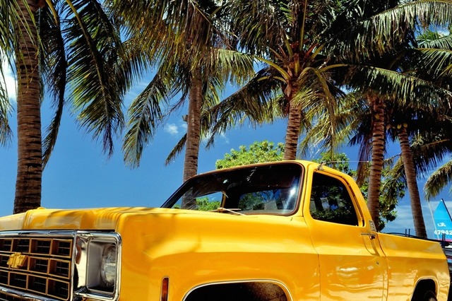 黄色いピックアップ（サイパン） P