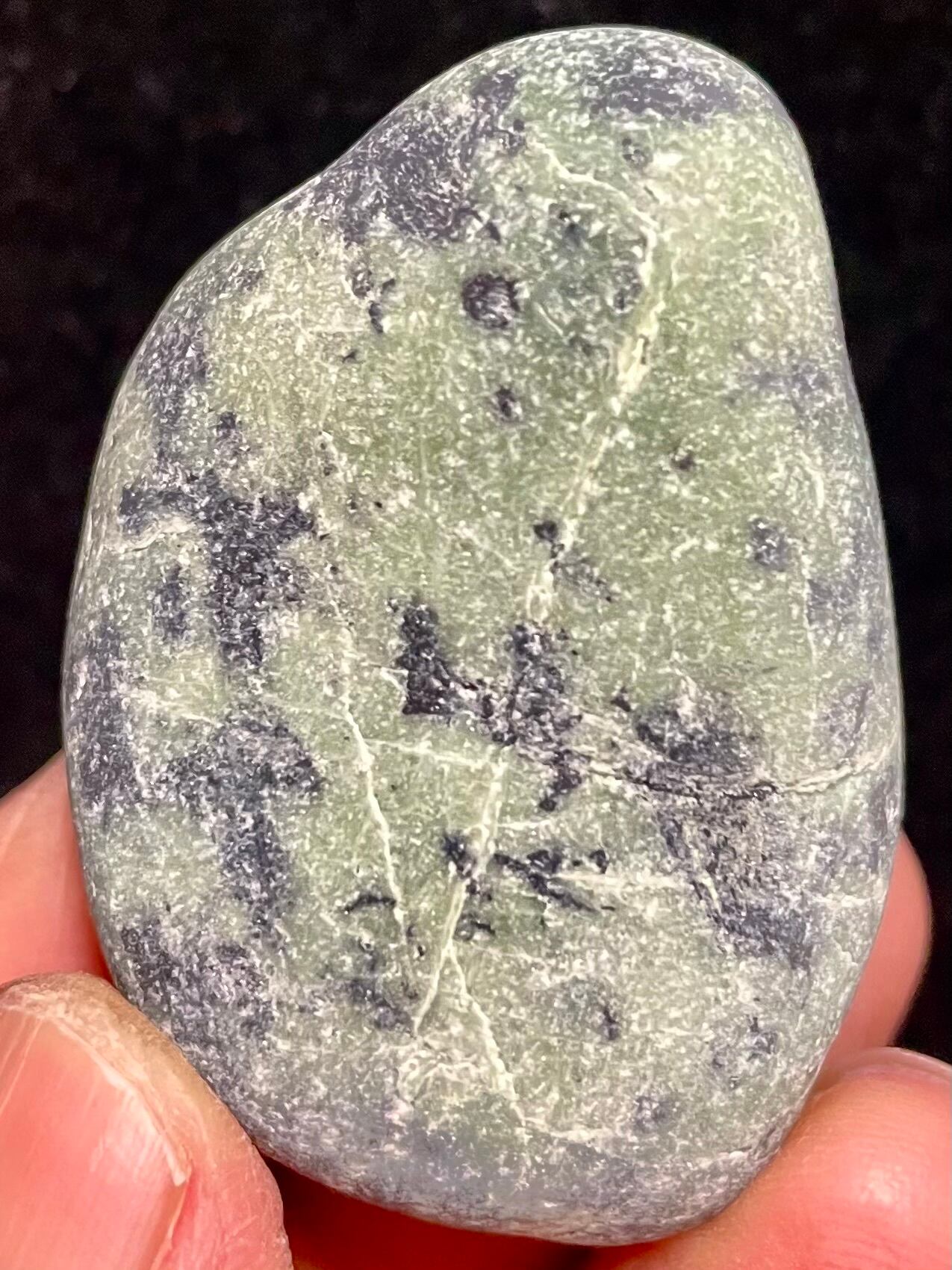 3) 日本人の「心」に寄り添う御守り!新たな自分自身への成長「糸魚川蛇紋岩」サーペンティン・小型