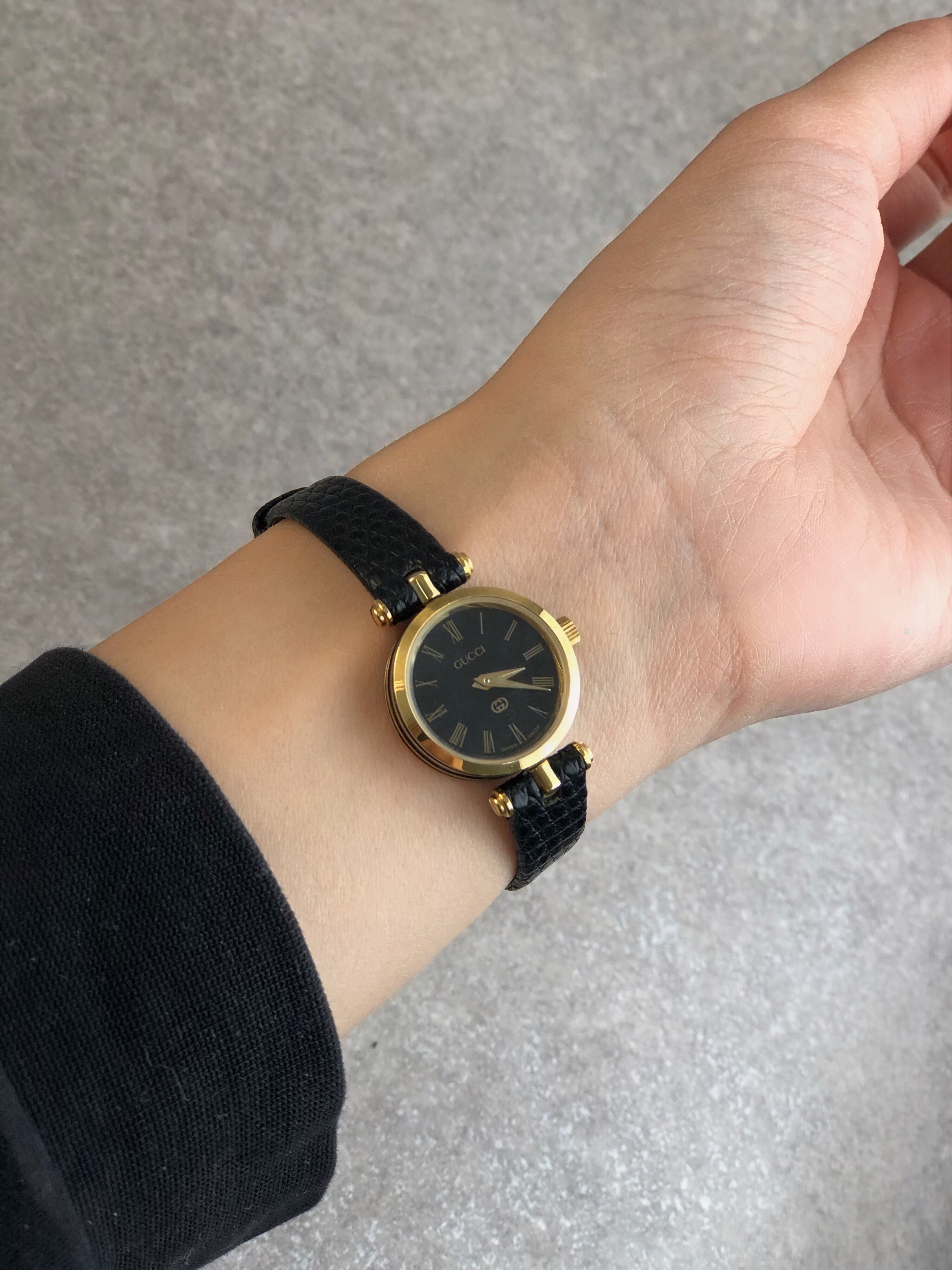 GUCCI グッチ 腕時計 ブラック ラウンドフェイス ローマ レザー クウォーツ vintage ヴィンテージ オールド 3jp5pd