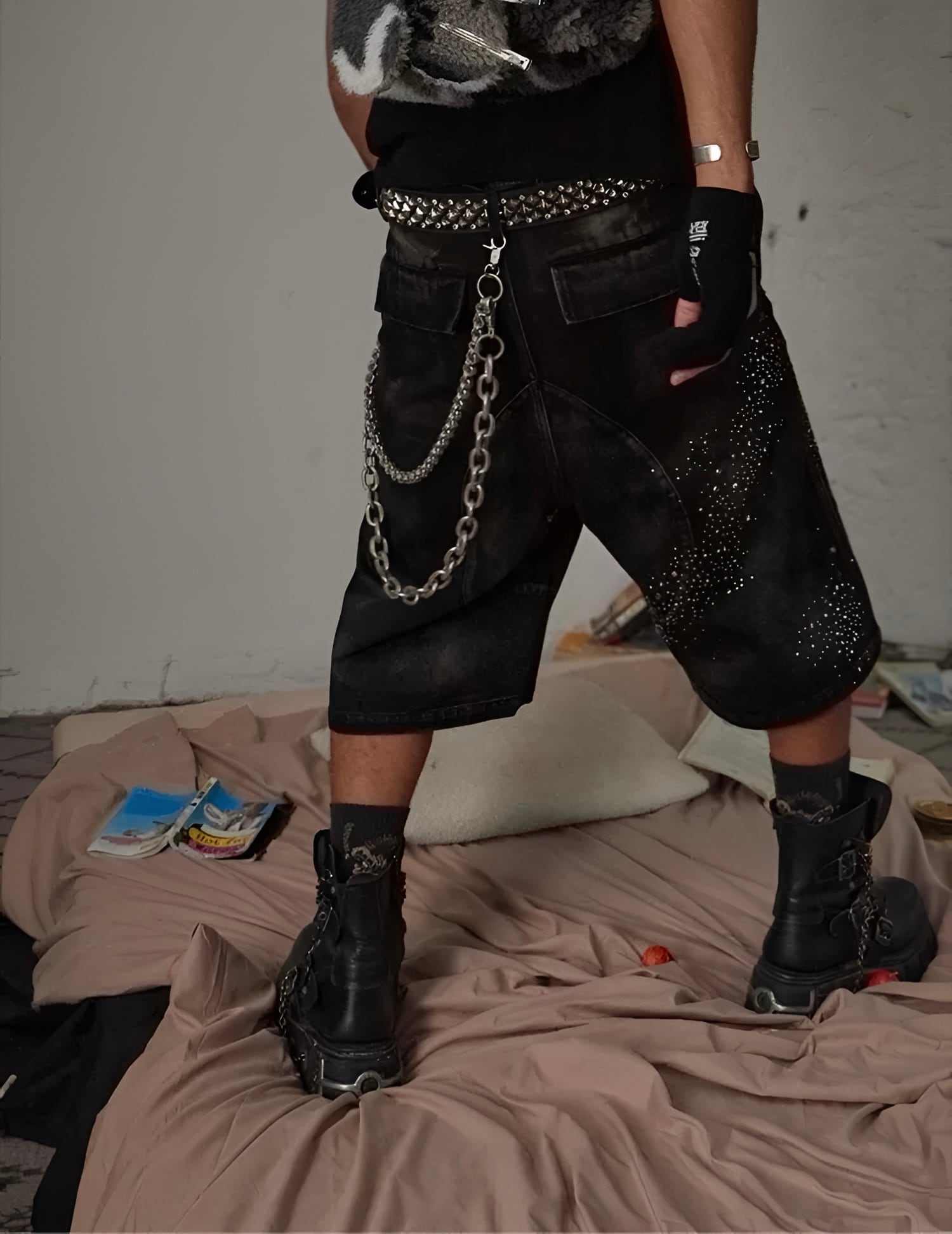 【DND4DES】DIAMOND DENIM SHORTS DND4DES Distressed Rhinestone Denim Shorts | XANABUYSHOP