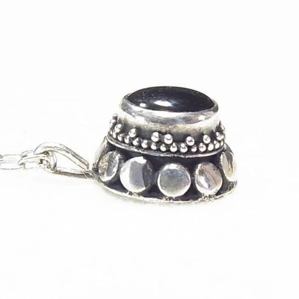 シルバー925製 オニキスが付いたペンダントとチェーン silver pendant