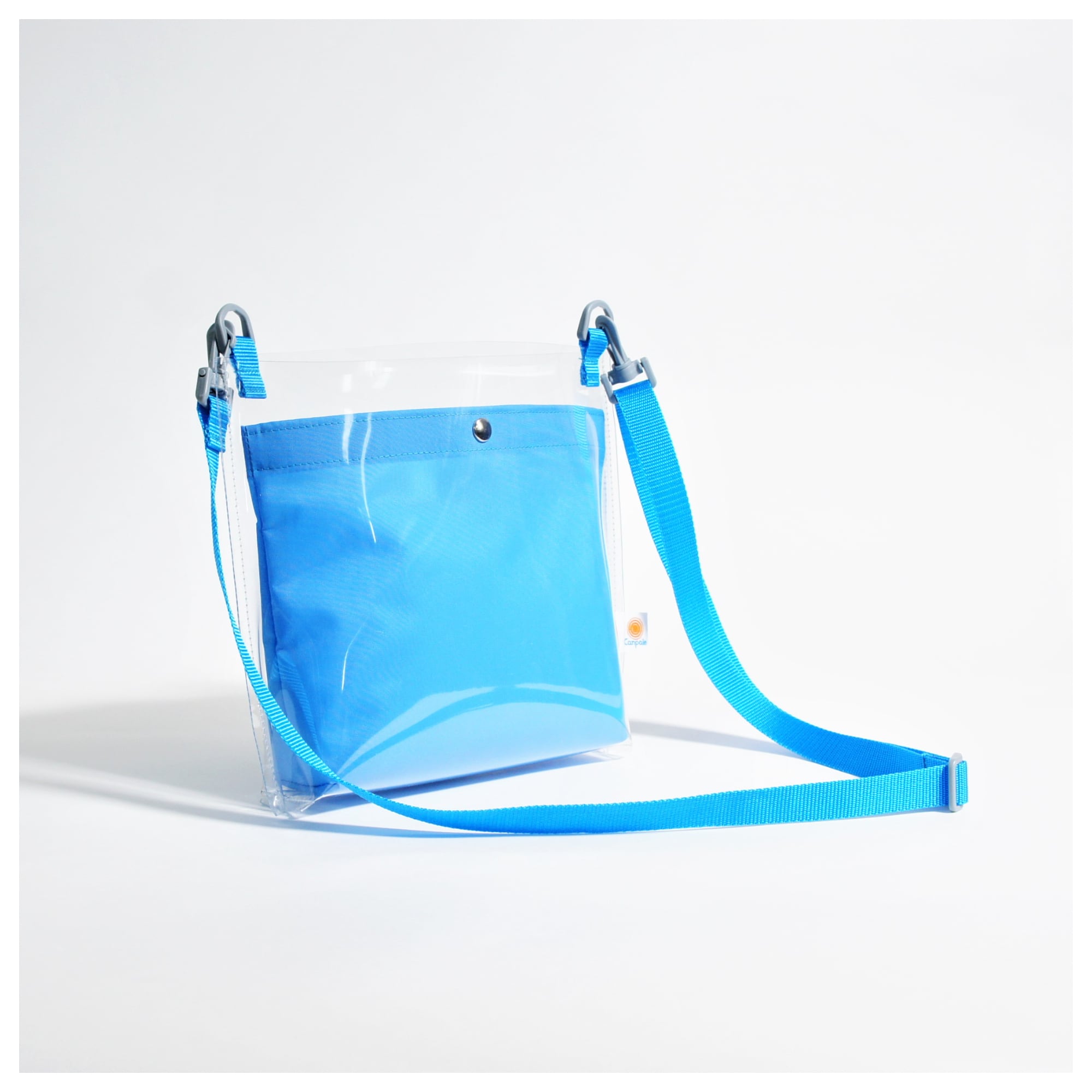 シンプルコーデが決まるPVCのスクエアサコッシュ（クリア＋ブルー）