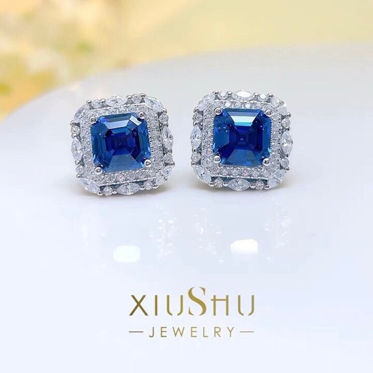 ダブルヘイローピアス 人工サファイア スクエア 高炭素ダイヤモンド