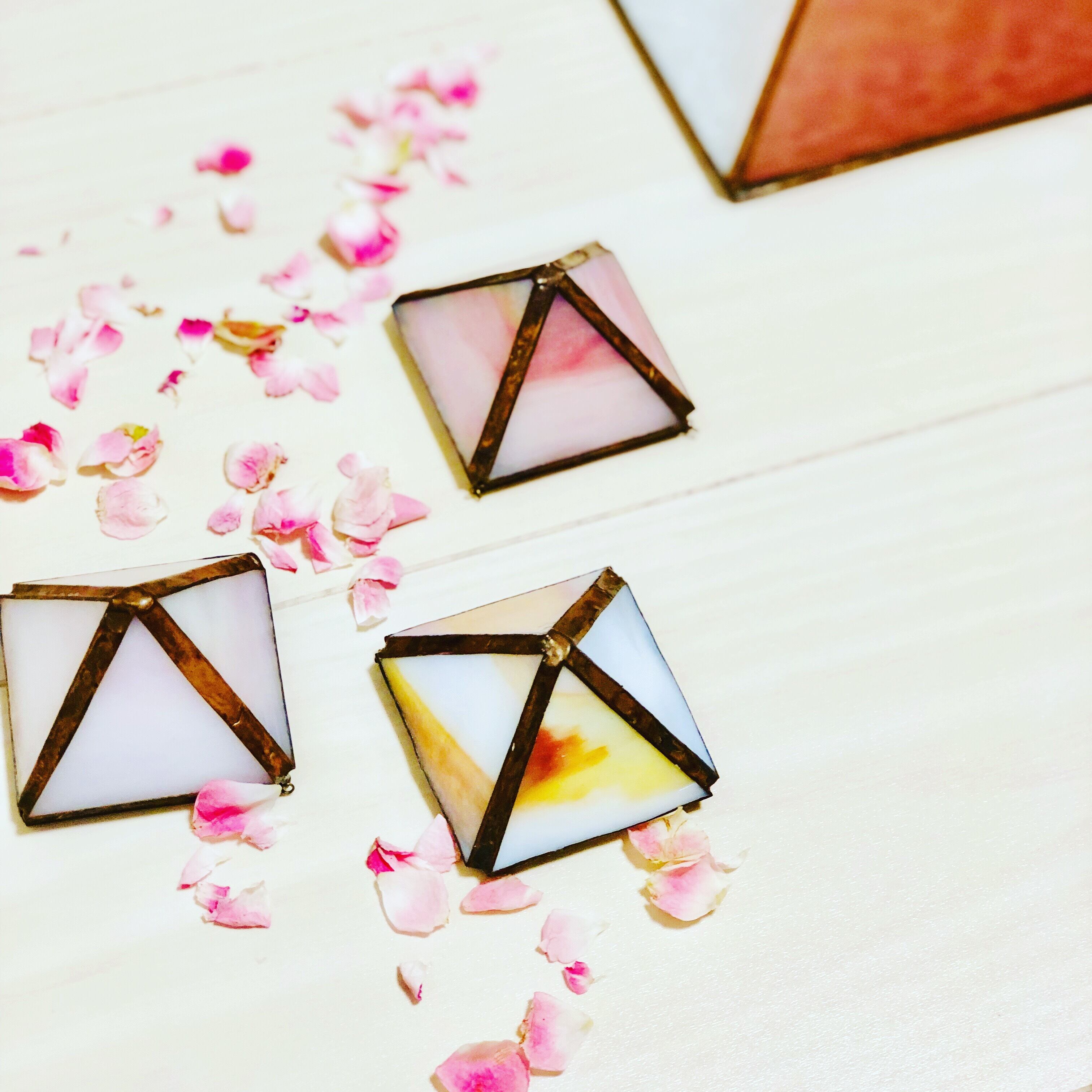 ピラミッド型小物入れSS アクセサリー入れ | ステンドグラスアトリエ moon