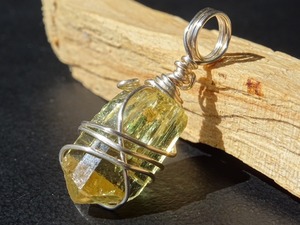 「ウリエルの灯火」 フローアパタイト ペンダントトップ