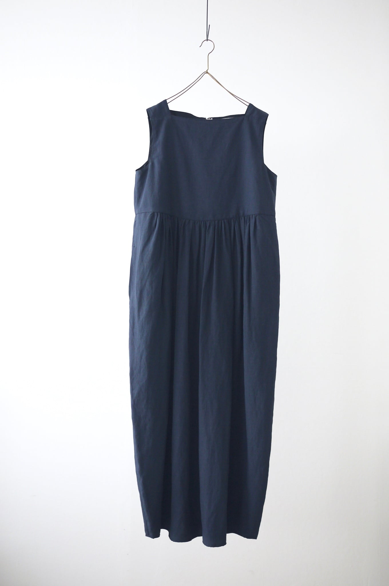 TENNE HANDCRAFTED MODERN / viscose linen no sleeve cocoon dress