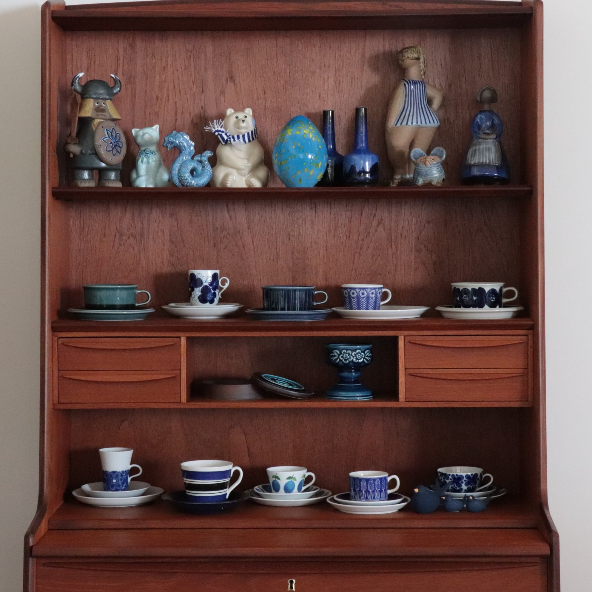 デンマーク製　北欧雑貨　ビンテージの伝統模様が刺繍された素敵な大型ベルプール！ デンマーク製 北欧雑貨 ビンテージの伝統模様が刺繍された素敵な大型