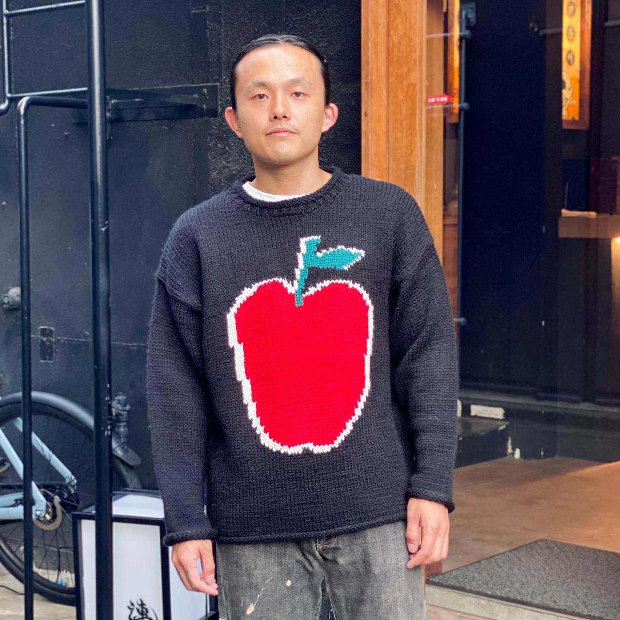 CC "BIG APPLE" HAND KNIT -BLACK-