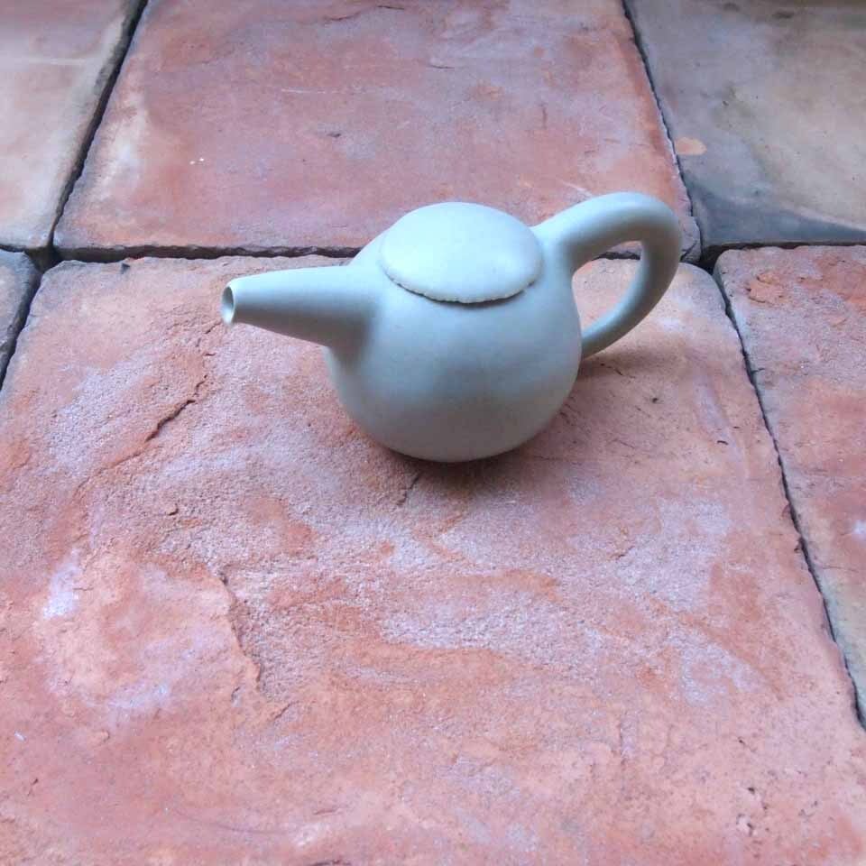 岩田圭介(陶)白・うすみどりポット(中)