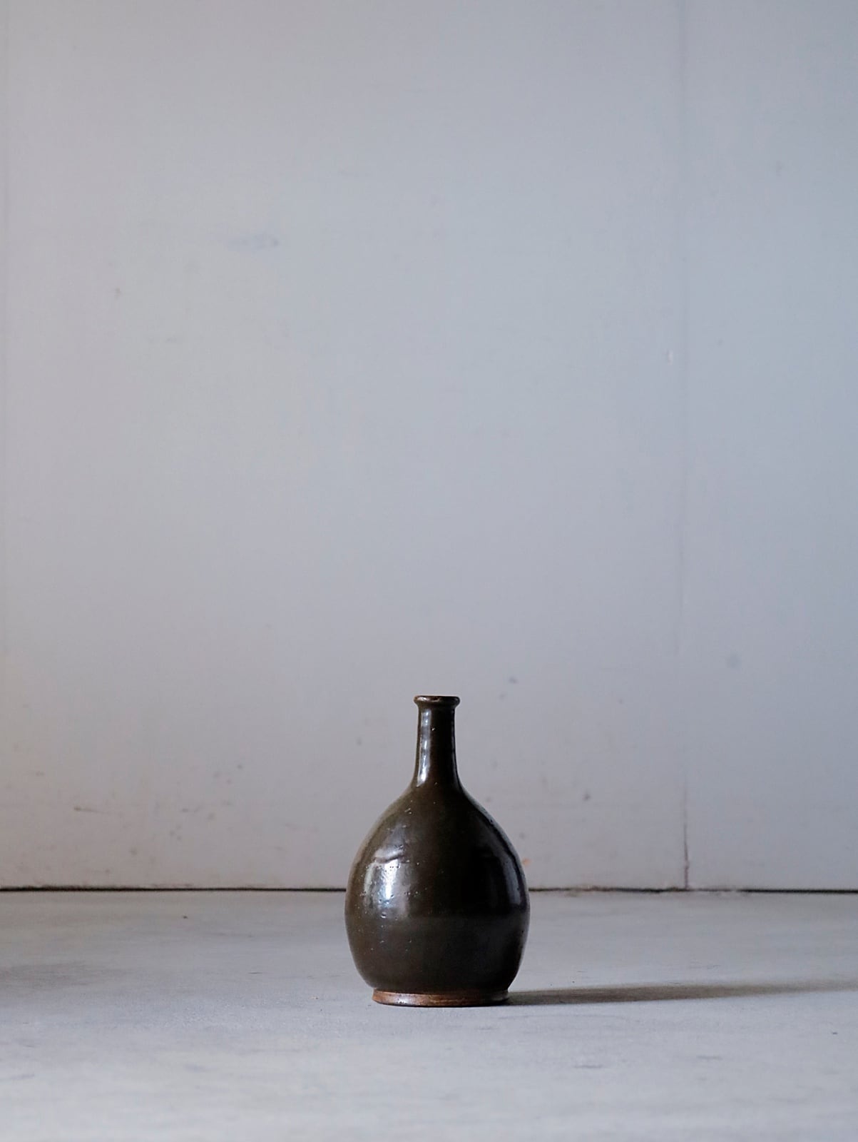 花器／徳利 黒薩摩【込】 | アルドマ 古道具・古家具・アンティーク