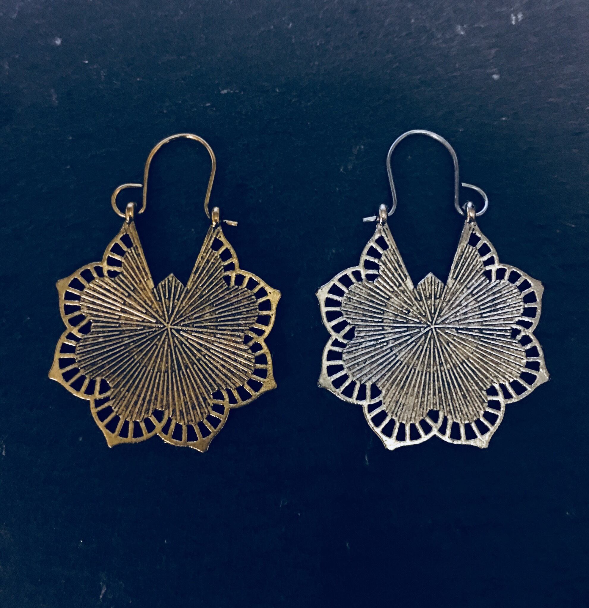 1ペア インカピアス フックピアス フープピアス エスニック アジアン ボヘミアン フラワー