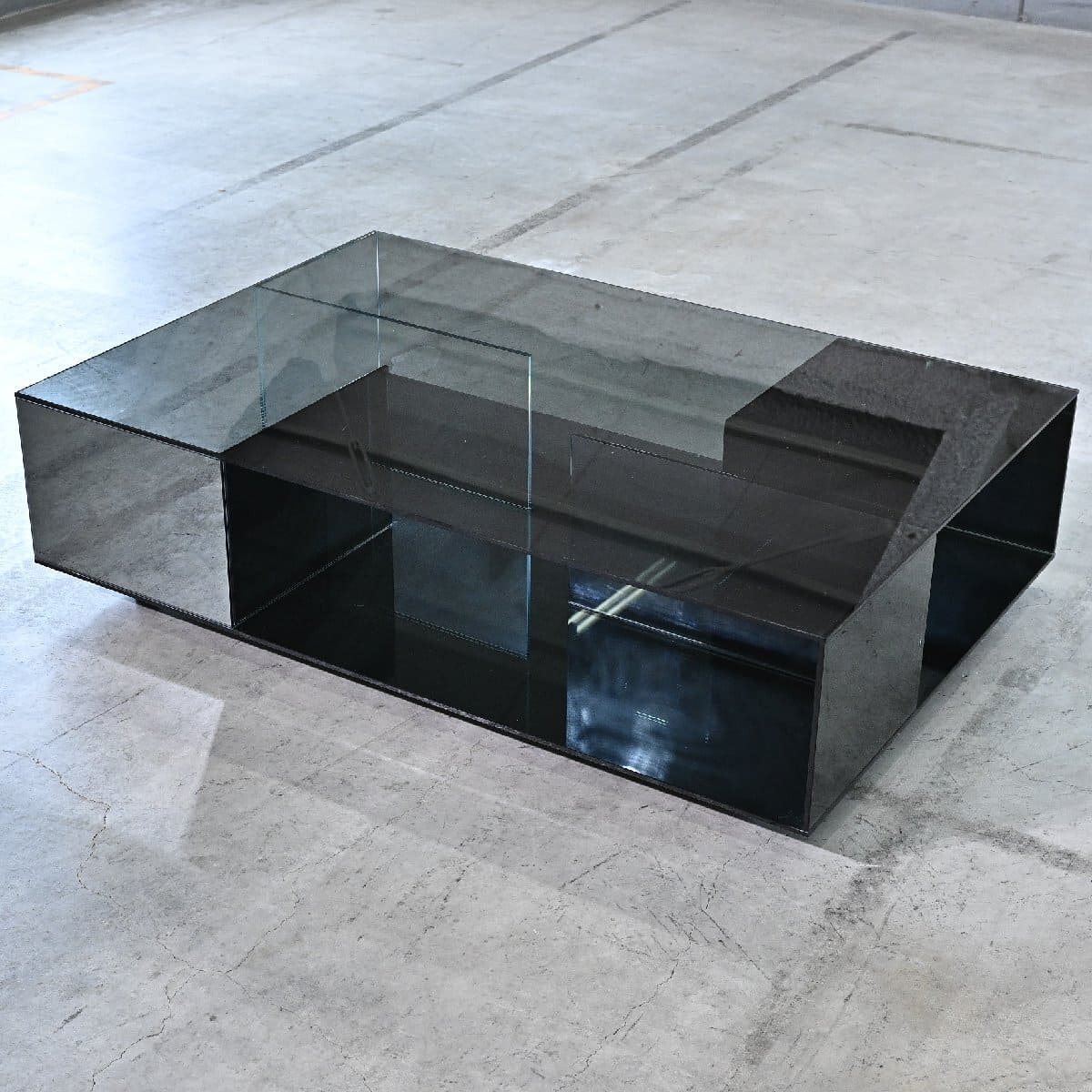 NATUZZI Italy ガラスローテーブル