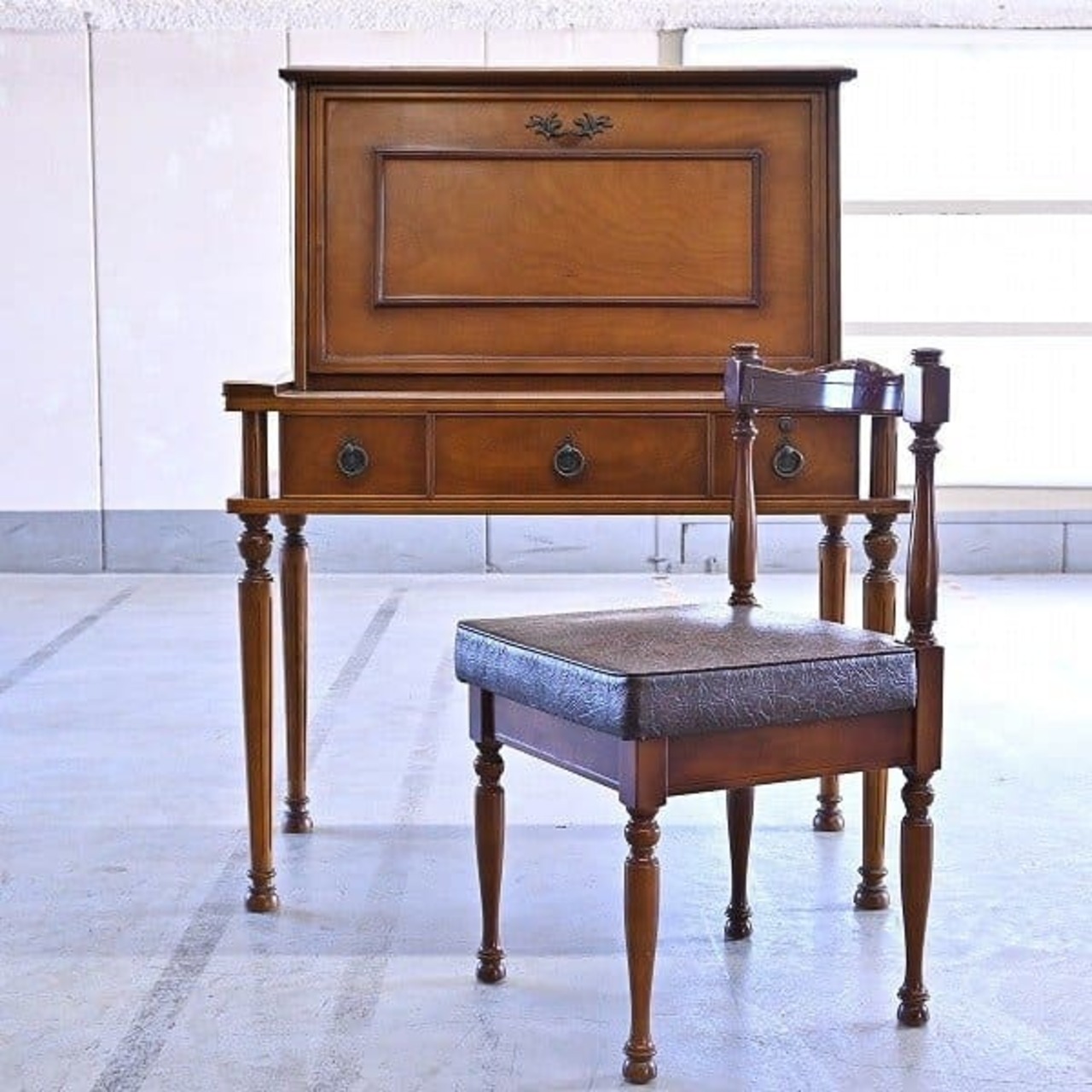 希少 徳田家具「E-61/ロマネスク」ライティングビューロー チェアセット 国会議事堂 英国トラディショナル アンティーク調 デスク 机 書斎【中古家具/中古インテリア/USED家具ユーズド家具/リサイクル】