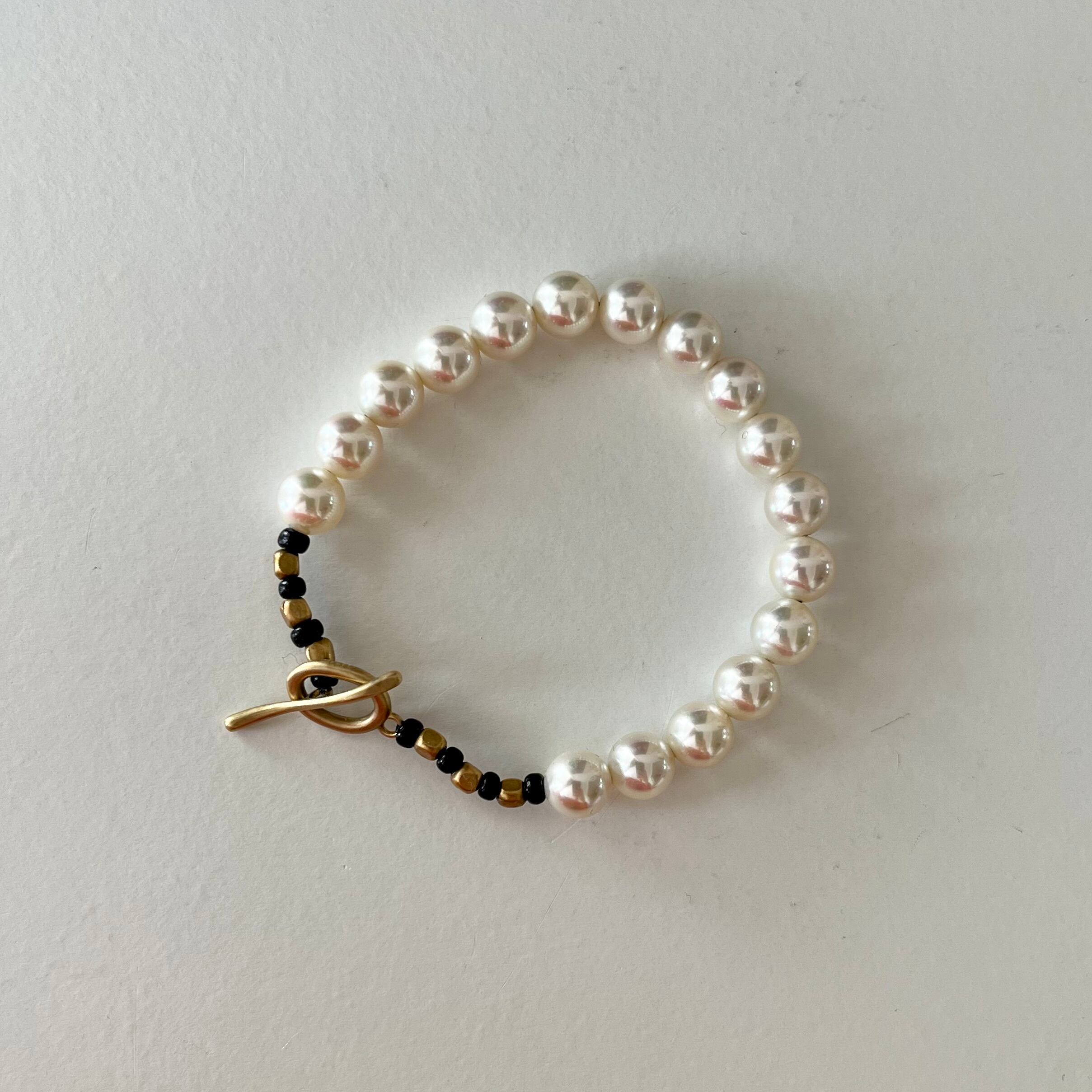 shell pearl bracelet # black × brass
