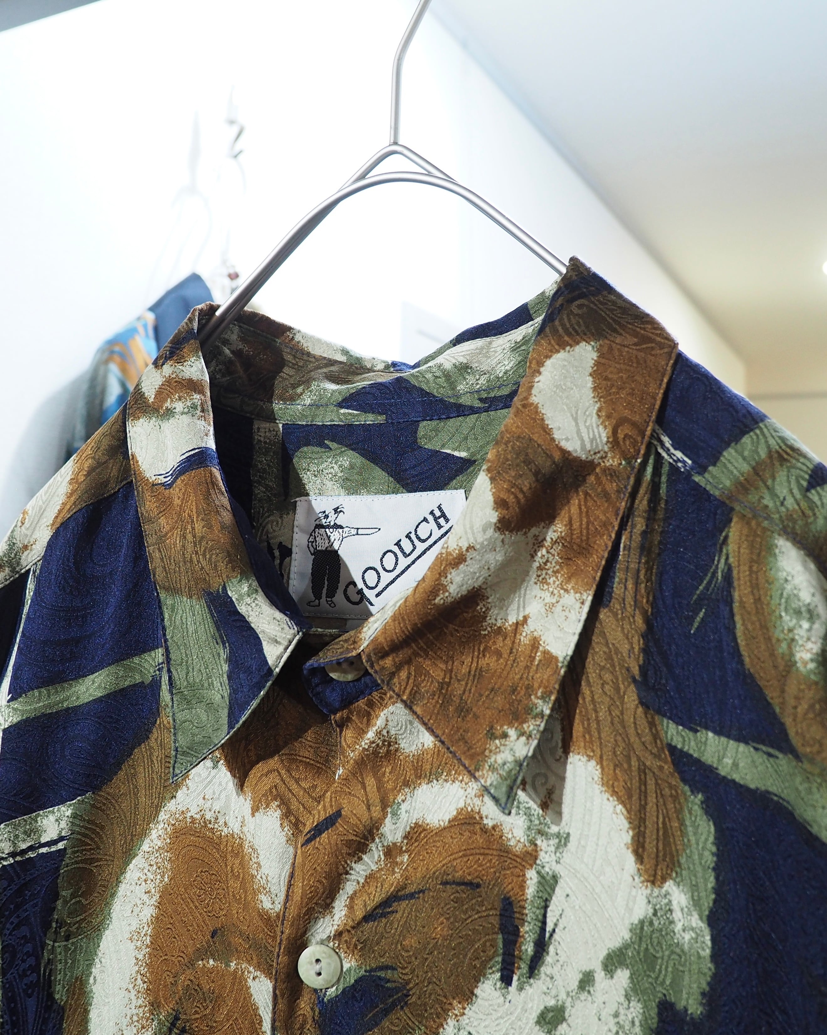 1990s ” GOOUCH ” Beautiful Abstract painting × Paisley all Over vintage loose Silk shirt