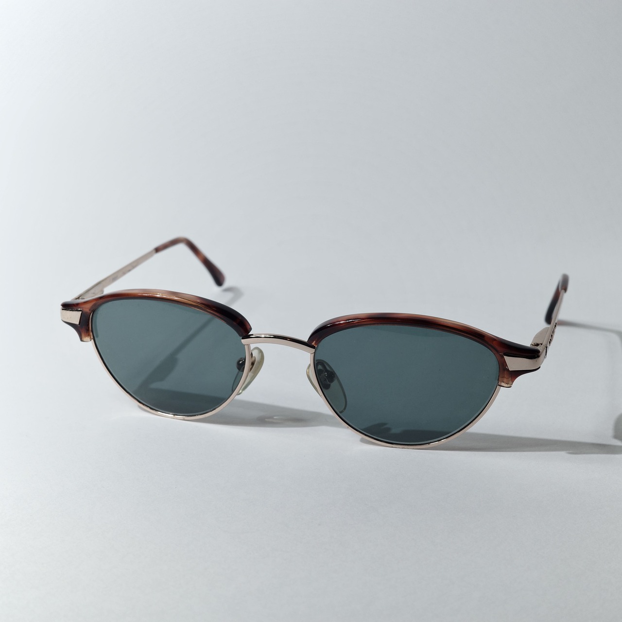 "DKNY" BROWLINE SUNGLASSES