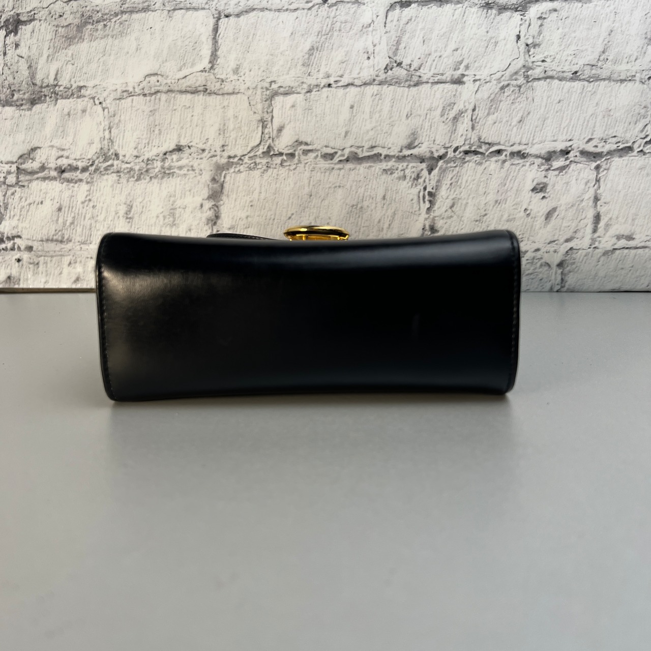 Salvatore Ferragamo フェラガモ　ガンチーニ ミニレザー ショルダーバッグ ブラック A-9882