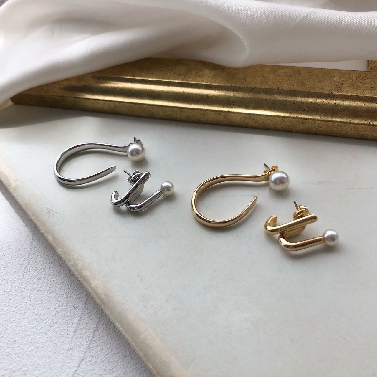 186P　パールアシンメトリーピアス