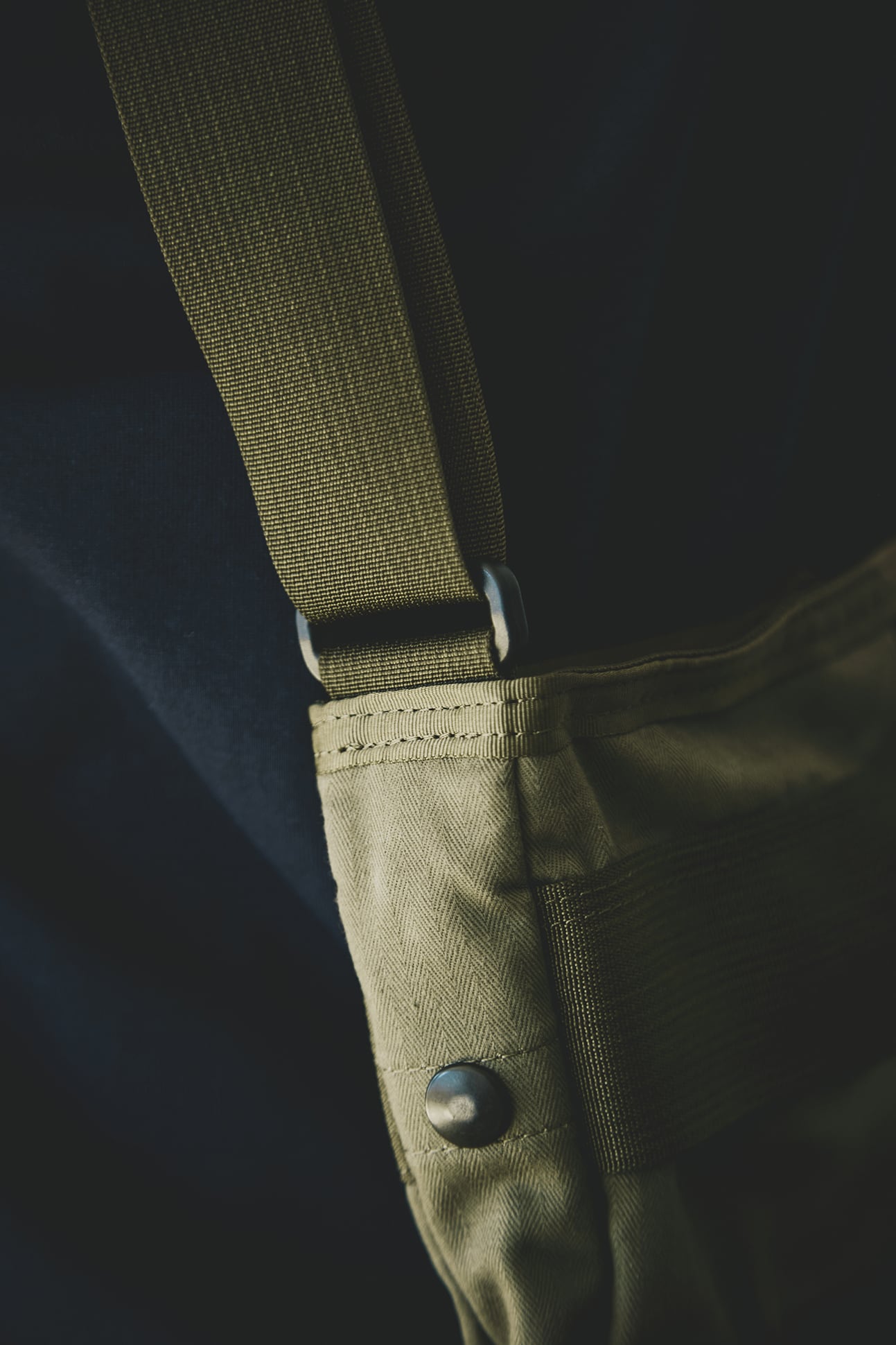 BRIEFING × FUJITO サコッシュ オリーブグリーン 限定品 BRIEFING × FUJITO UTILITY HELMET BAG Olive Green,Navy | Directors