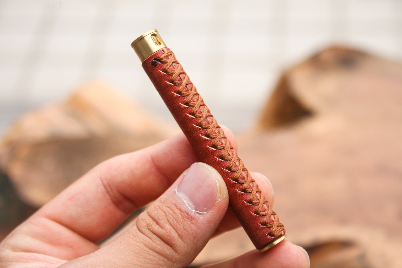 ★不定期販売★ 新型 硬度表示窓付き革軸芯ケース 【特上ヌメ革節目模様 ブラウン】