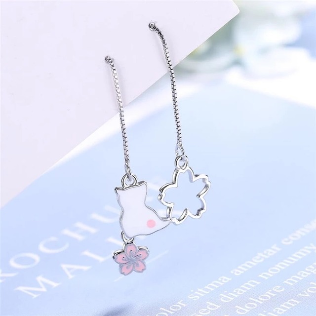⭐︎送料無料⭐︎白猫✖︎桜チェーンピアス