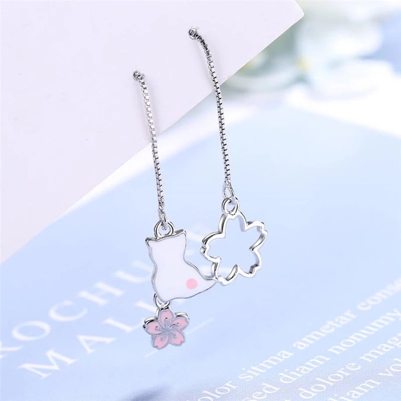 ⭐︎送料無料⭐︎白猫✖︎桜チェーンピアス