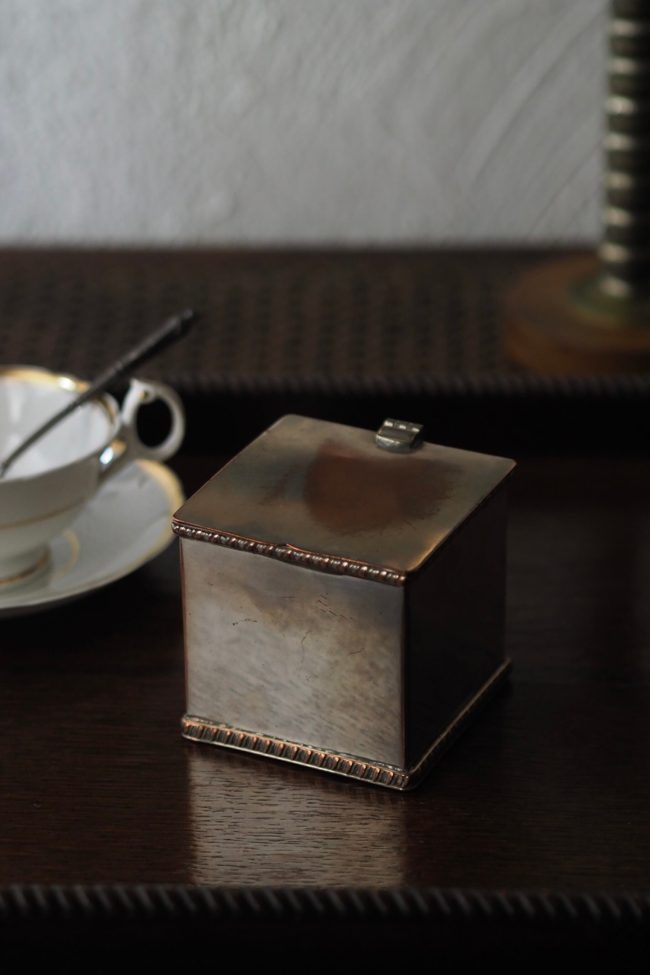 シルバープレートの茶筒-antique silver plated tea caddy
