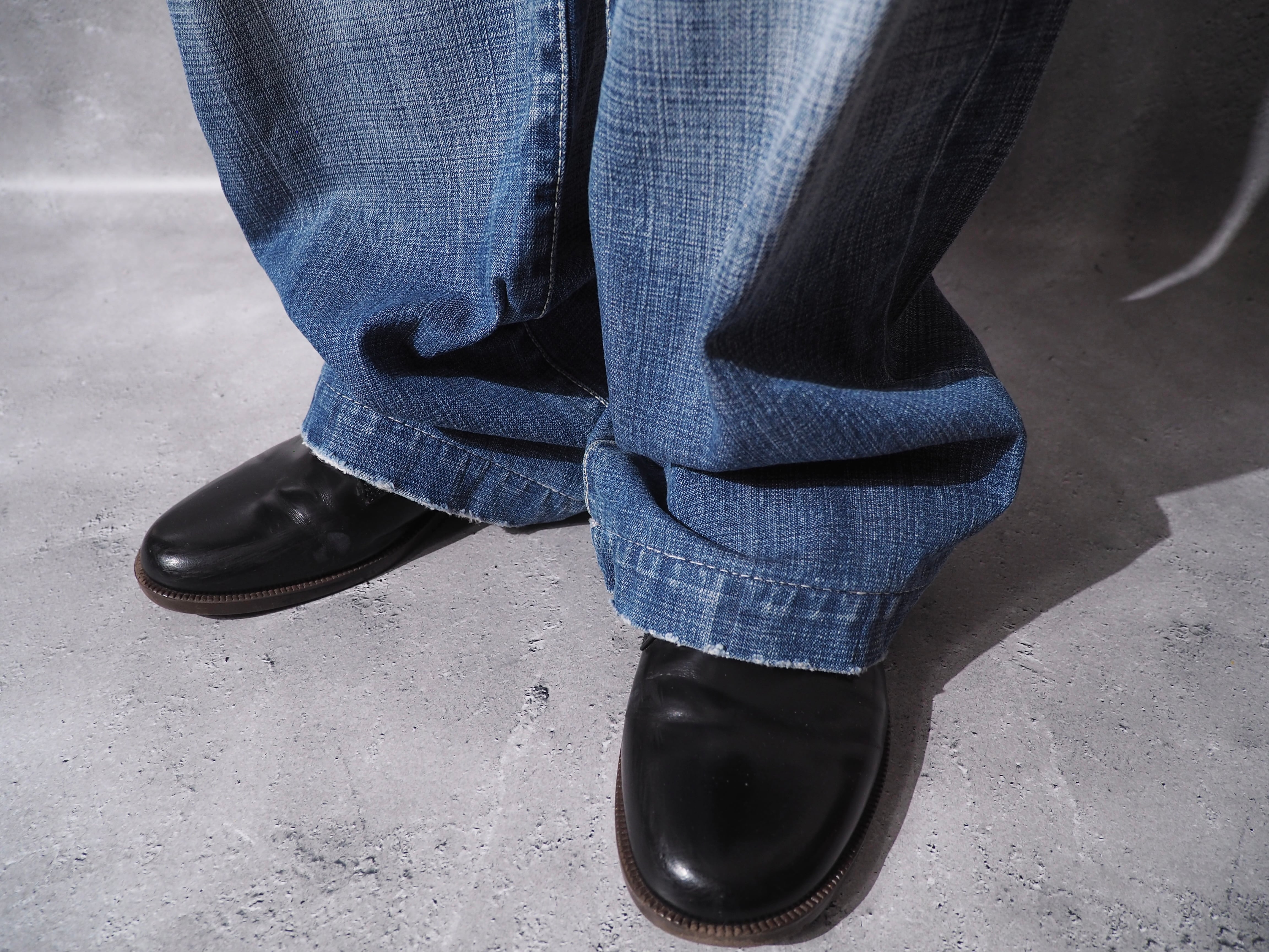 2000s ” Sabisabi deluxe ” green stitch embbossed damage wide denim pants