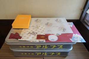 駒込アルプス洋菓子店 ばんじゅう「洋菓子店アルプス」2個（高さ高め）と 紙もののセット
