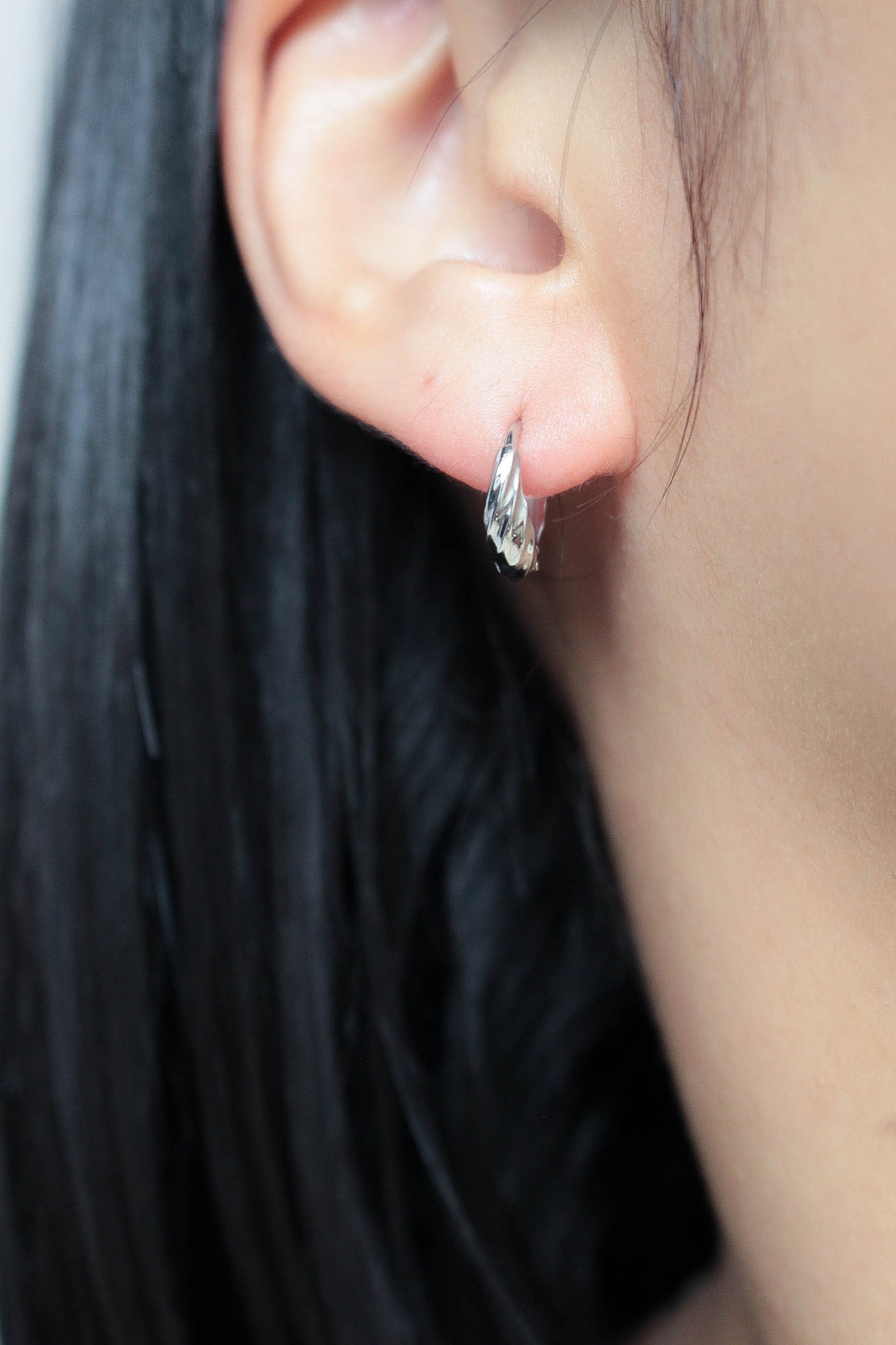 Drop Twist Hoop Pierce | ebine(エビネ)|金属アレルギー対応アクセサリー