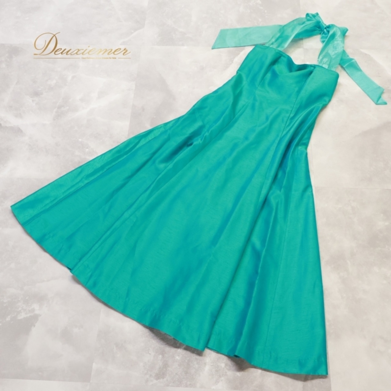 フラダンス 衣装 ワンピース ドレス グリーン系 光沢 無地 シンプル リボン ハワイアン アロハ 緑 高級感 上品 かわいい ダンス衣装 華やか 鮮やか