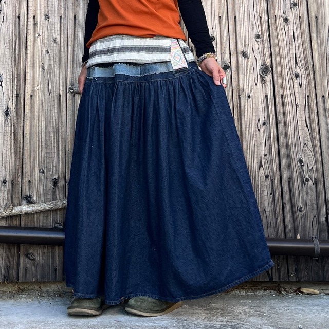 モン族たっぷりギャザーデニムスカート