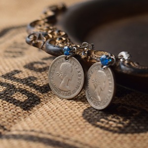 シックスペンスコインストーンピアス（サントリーニブルー）