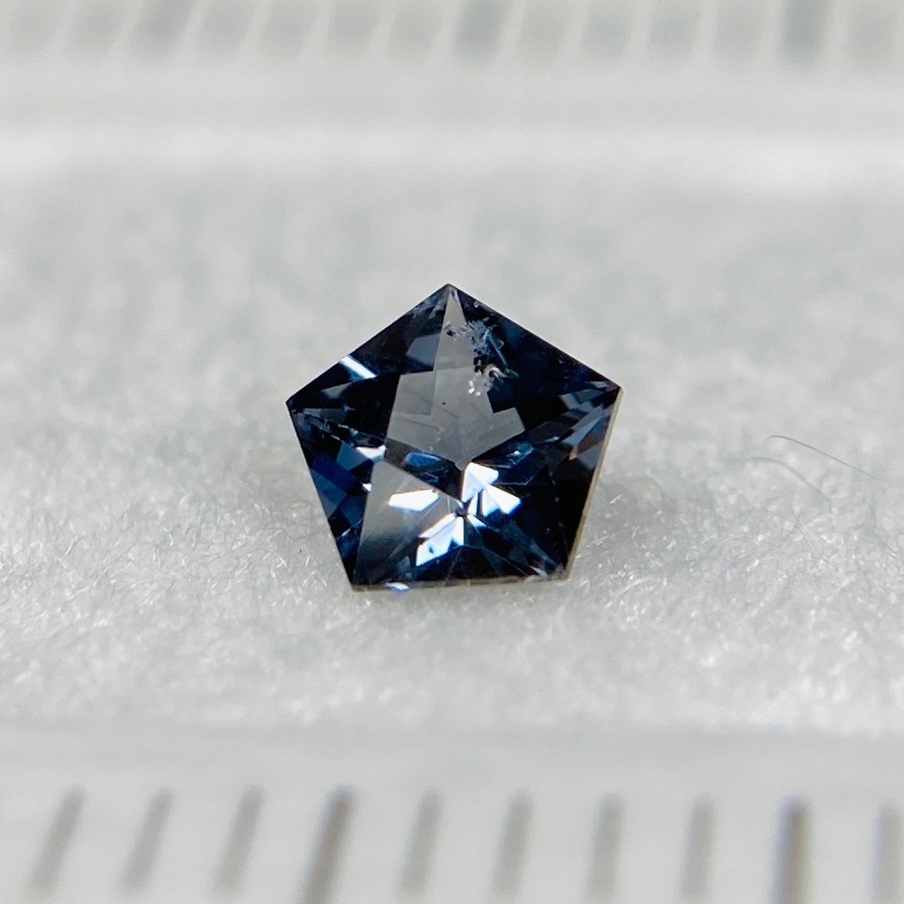 星のスピネル　約4mm 訳あってお買い得 W-2