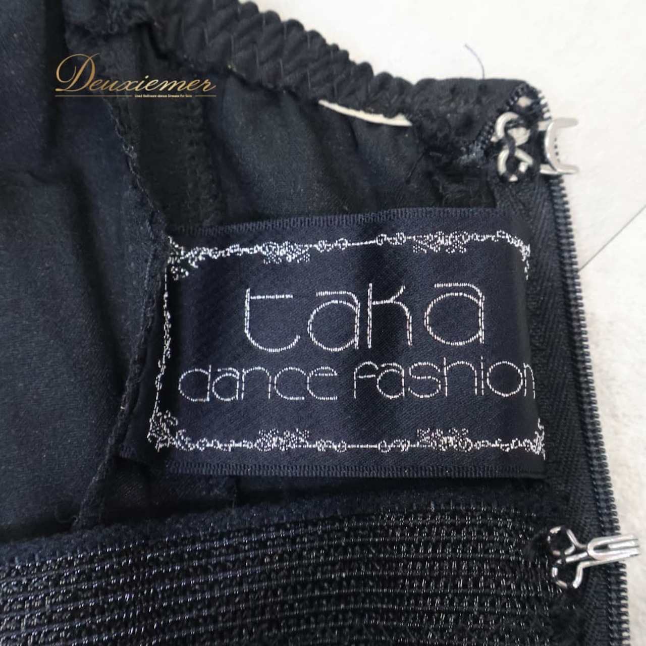 社交ダンス 衣装 TAKA DANCE タカダンス ドレス ワンピース ラテン ブラック系 黒 フリル 無地 デモ 競技 パーティ 発表会 ダンス アシンメトリー ステージ衣装 ダンスコスチューム