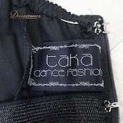 社交ダンス 衣装 TAKA DANCE タカダンス ドレス ワンピース ラテン ブラック系 黒 フリル 無地 デモ 競技 パーティ 発表会 ダンス アシンメトリー ステージ衣装 ダンスコスチューム