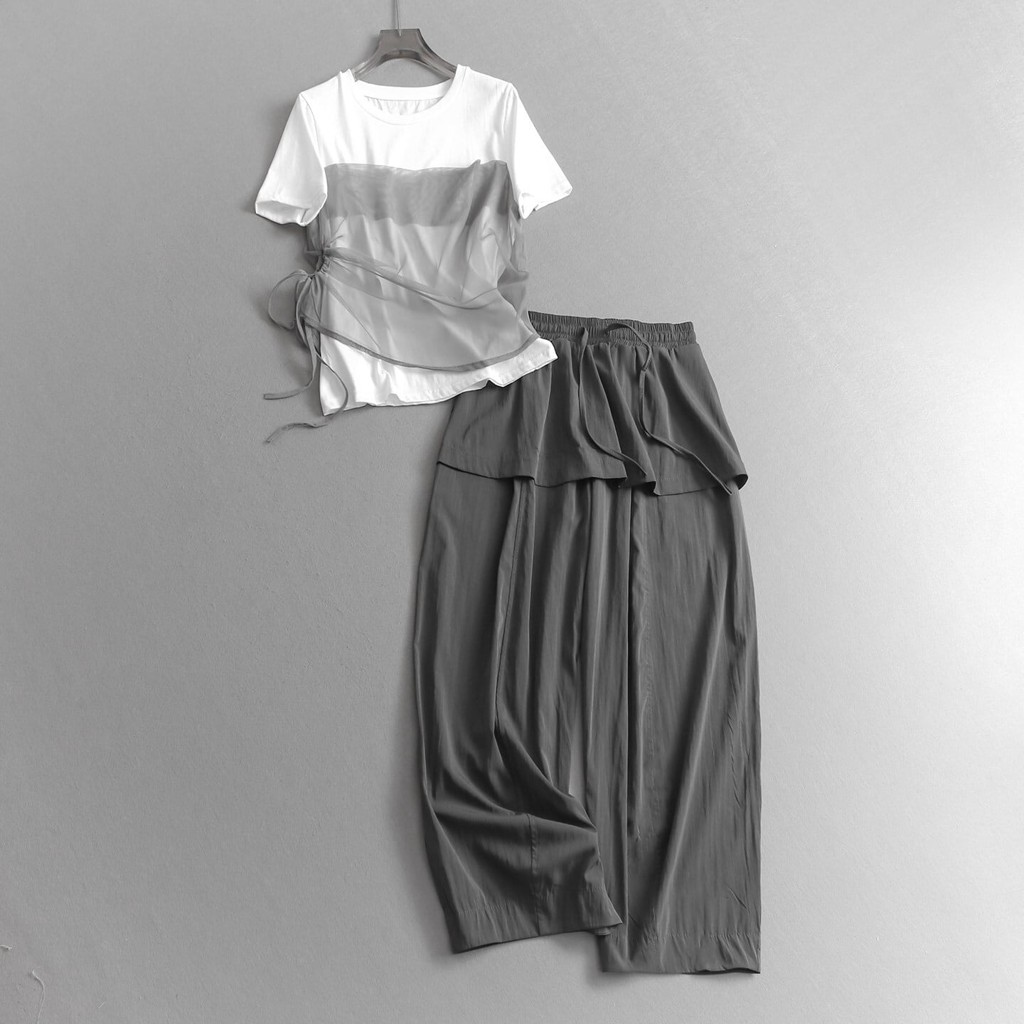 Docking Design T-shirt & Tiered Pants ST0010