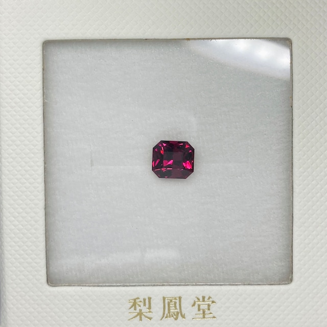 ガーネット 八角形 1.85ct ②　オリジナルルースボックスでお届けします