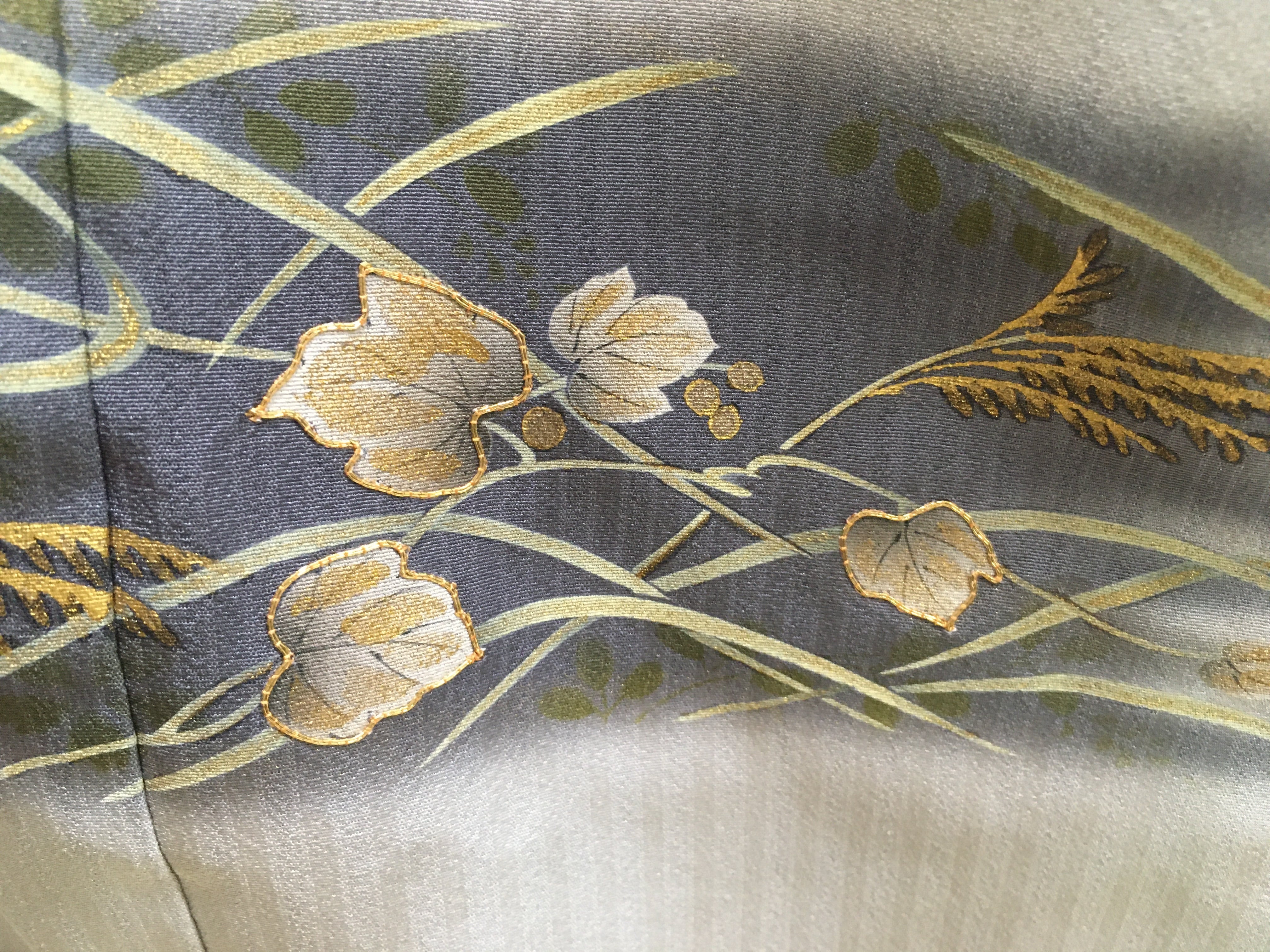 付下げ袴（うす青鼠地、鼠かすみに金の秋草）